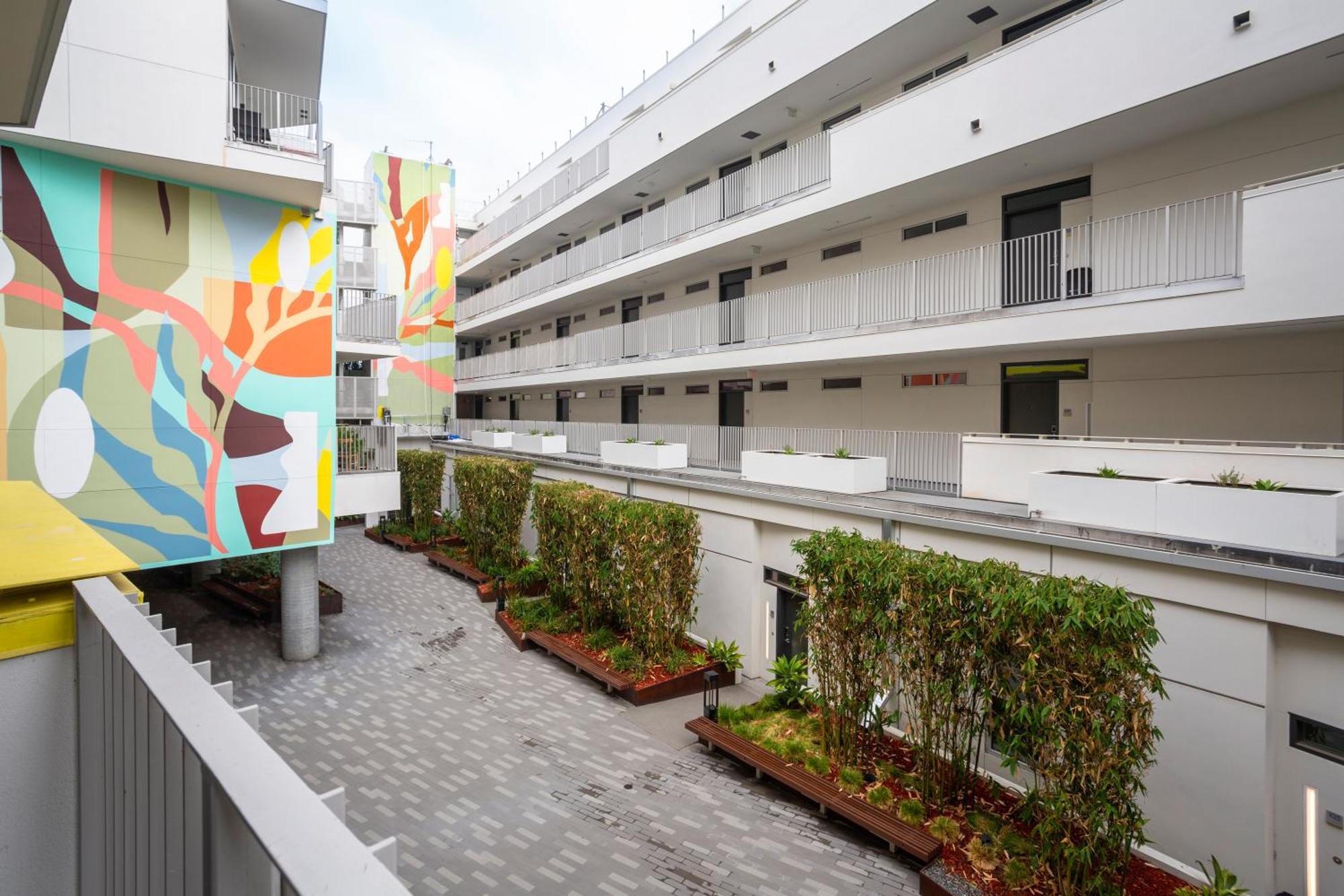 Landmark Property Management West La Apartments - Los Angeles, Los Angeles